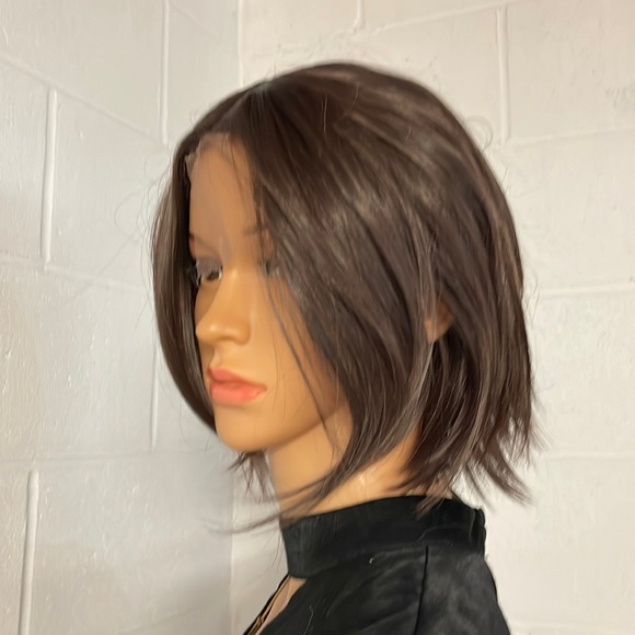 NWT 10” curtain long sides sleek brown short shaggy bib cut mini lace wig